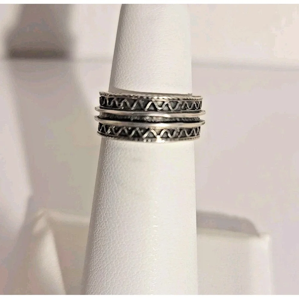 Silver Tone Band Ring Size 5 Etched Geometric Triangles Textured‎ 7.6mm Wide